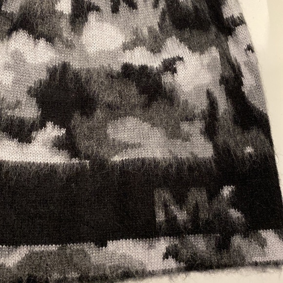 MICHAEL KORS Men’s Woven Beanie Hat Camo One Size Beanie Hat - Picture 3 of 7